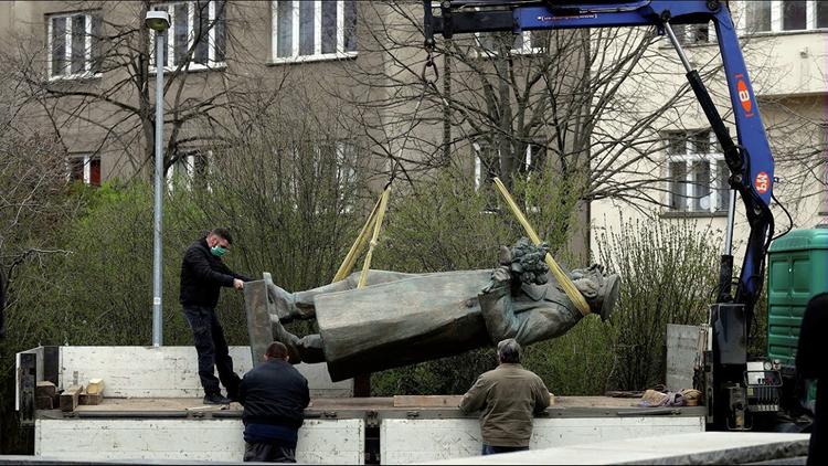 Внучка Ивана Конева  назвала  снос памятника герою  в Праге во время карантина подлостью