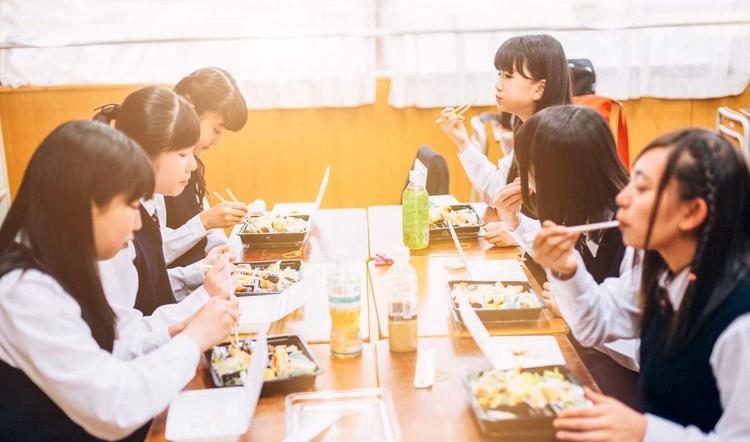 Школьников Японии будут кормить деликатесами за счёт бюджета