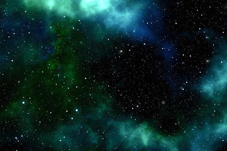 В Амурской области запечатлели более полусотни светящихся объектов в небе
