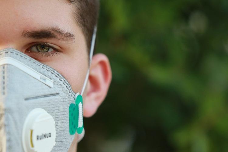 Украина будет защищать своих граждан от коронавируса просроченными масками 