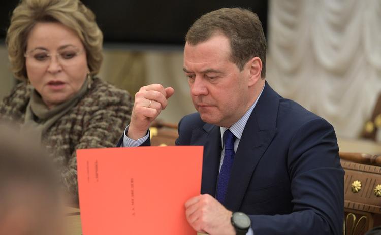 Дмитрий Медведев уверен: борьба с пандемией - вопрос обеспечения безопасности России