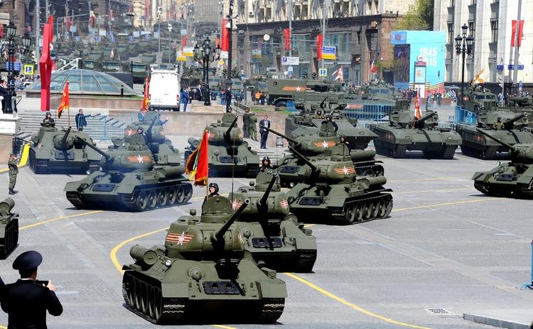 РБК: в Кремле приняли решение перенести парад Победы 