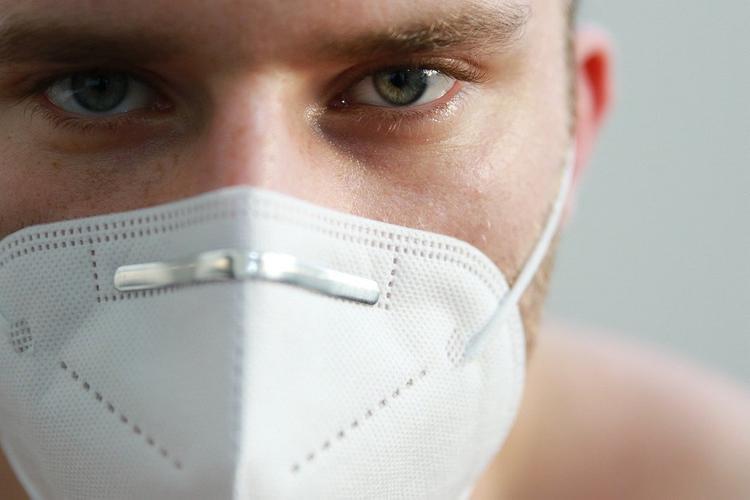 Врач-инфекционист назвал сроки пика эпидемии коронавируса в России 