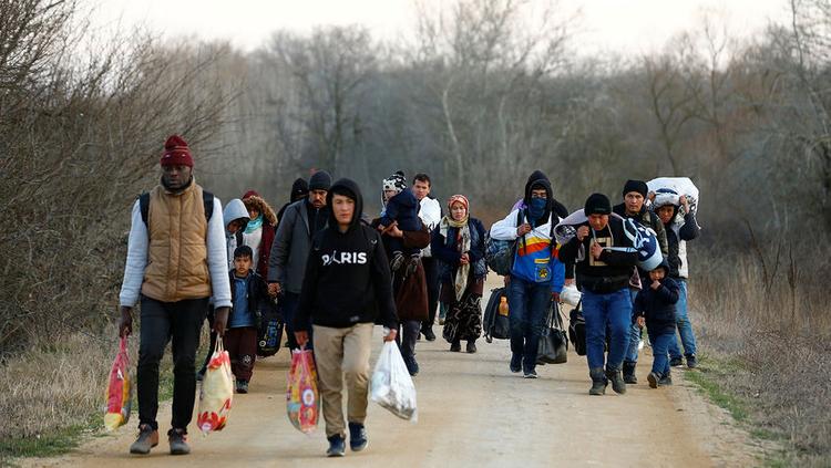 Как беженцы проникают в Европу во время пандемии
