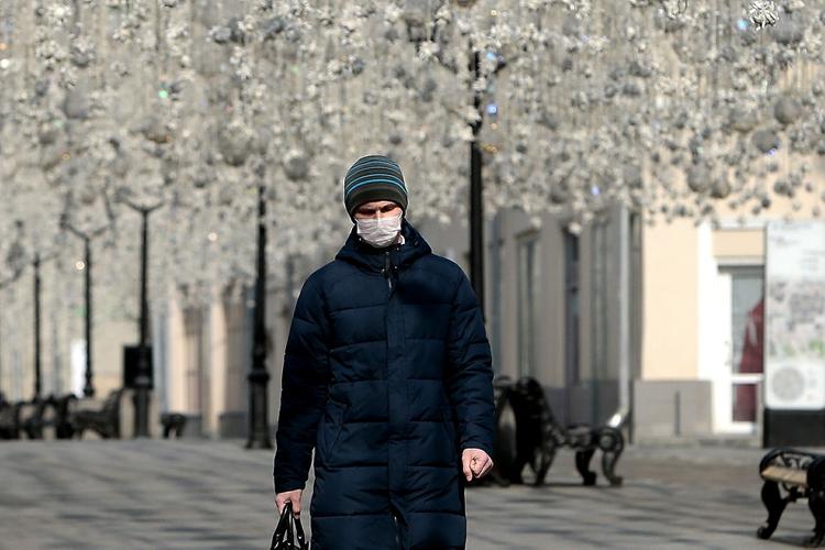 Биотехнолог назвал сроки окончания пандемии в России 