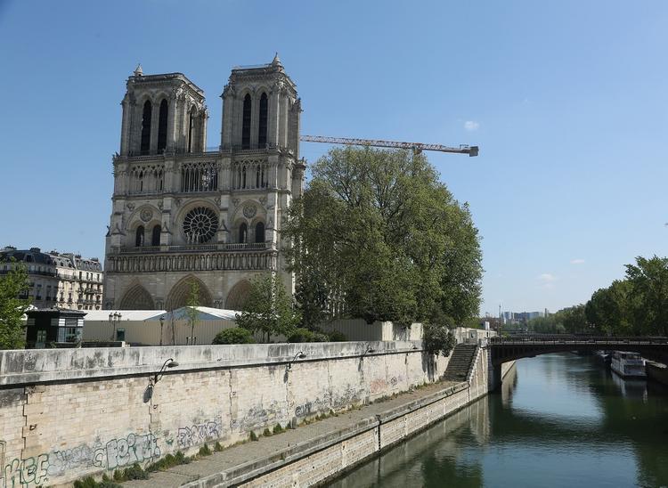 В Париже коронавирус проник  в трубы с технической водой