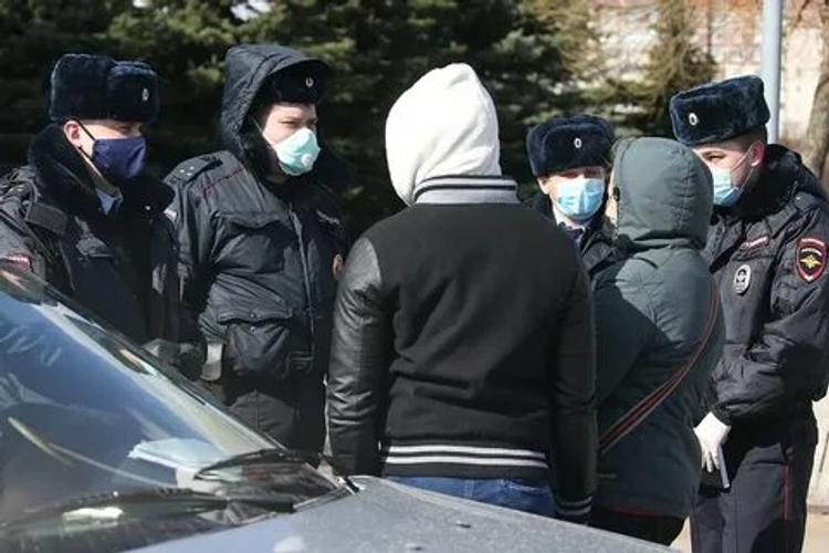 Сознательная москвичка «сдала» сына полиции. Мужчина болен коронавирусом, но нарушил режим карантина