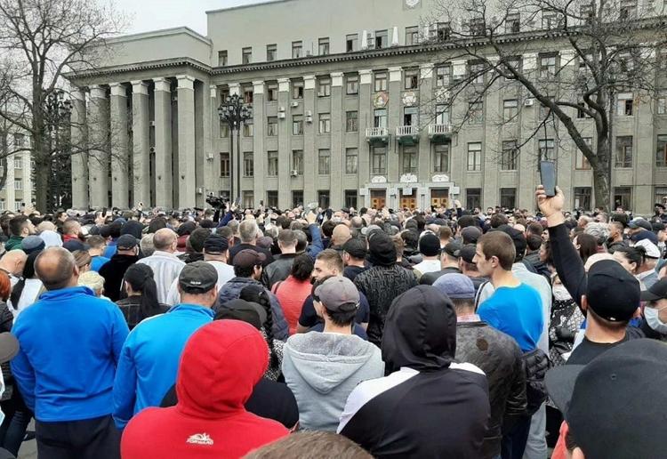 Сотрудница мэрии Владикавказа получает угрозы за критику митингующих