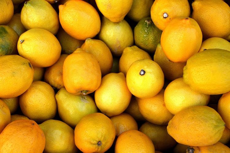 ФАС проверит супермаркеты  и поставщиков из-за роста цен на лимоны почти в пять раз