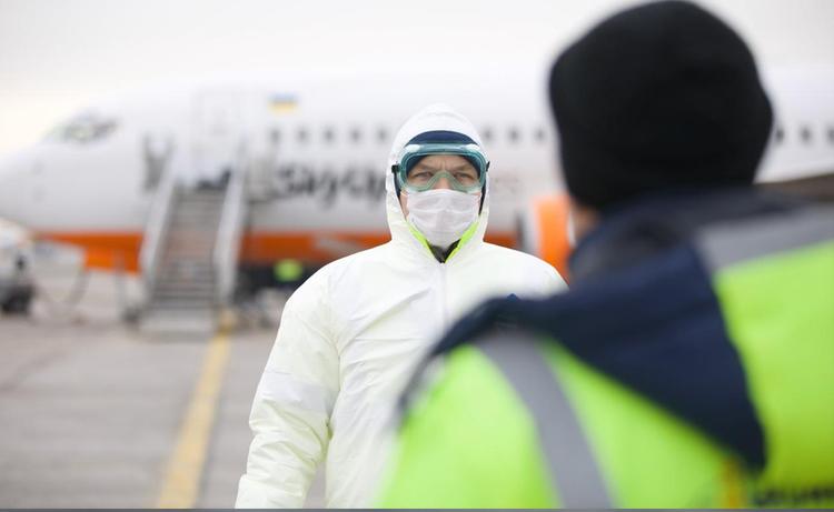 На Украине выявили коронавирус на фабрике по пошиву скафандров для медиков