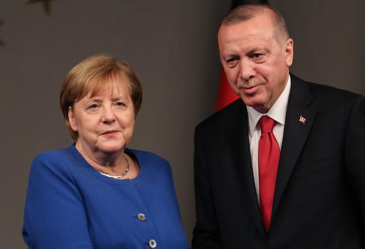 Эрдоган и Меркель обсудили борьбу с COVID-19