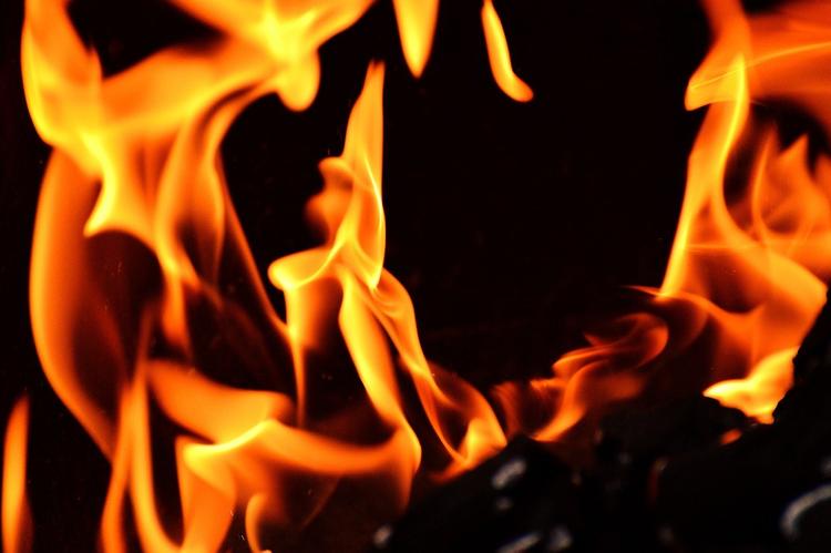Химки: в результате пожара в производственном помещении пострадал один человек