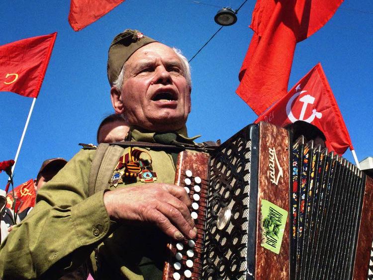 В Крыму предложили в День Победы петь песни под окнами ветеранов 