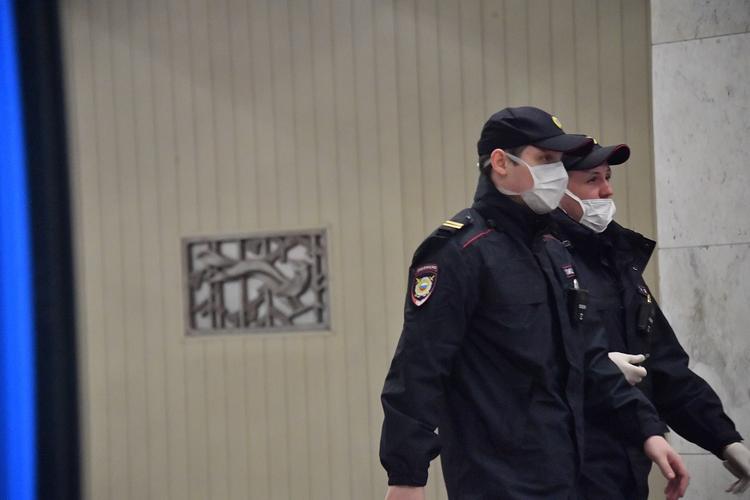 В полиции проверяют информацию о задержании мужчины на юге Москвы. Против него использовали газовый баллон