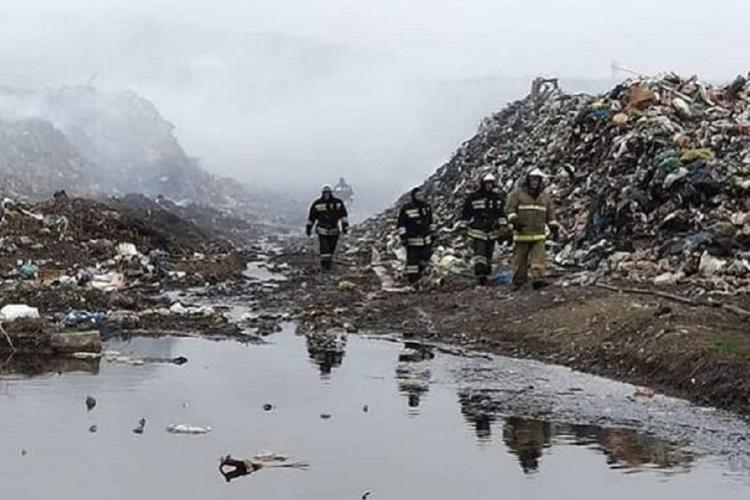 В Майкопе пожарные почти трое суток тушили пожар на мусорном полигоне