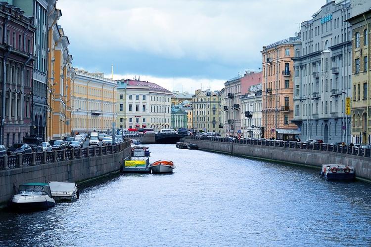 В Санкт-Петербурге продлили ограничительные меры из-за COVID-19