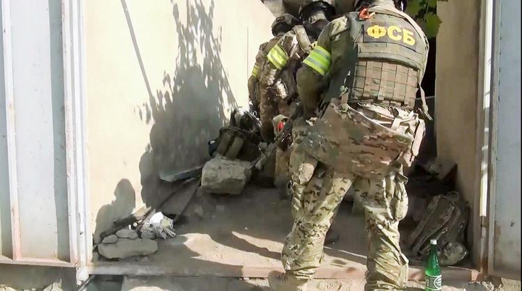Соседи дома, где ночью ликвидировали трех боевиков, раскрыли подробности операции ФСБ 