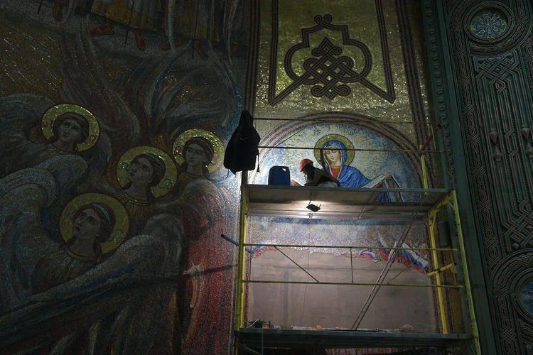 «В храме ее не будет, но как исторический документ она важна», В РПЦ пообещали сохранить для потомков мозаику с Путиным