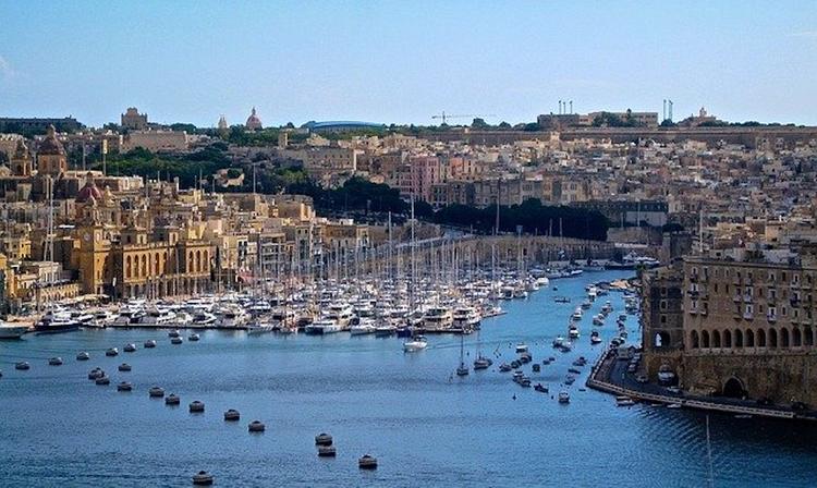 Власти Мальты начинают снимать ограничения, введенные из-за COVID-19
