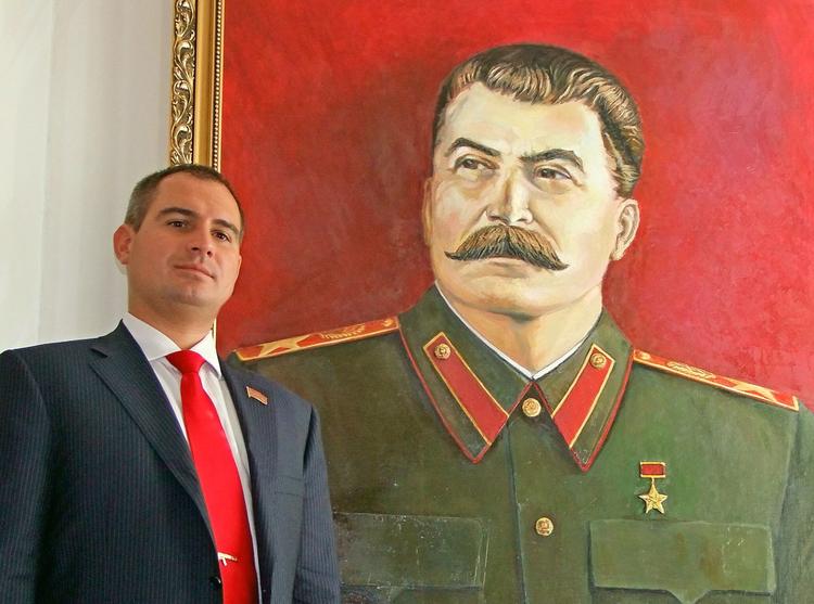 Коммунисты раскритиковали РПЦ из-за отношения  к мозаике  с изображением Сталина в храме Минобороны 