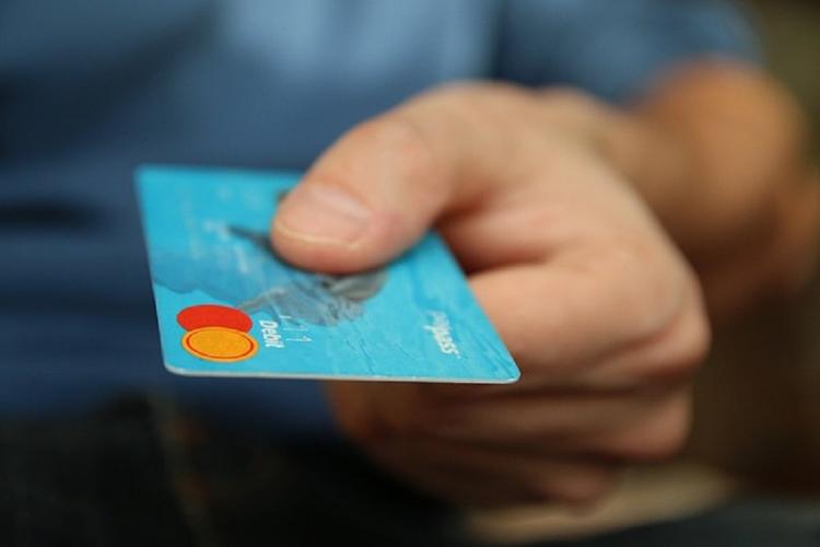 Кражи с банковских карт могут вырасти втрое из-за удаленной работы