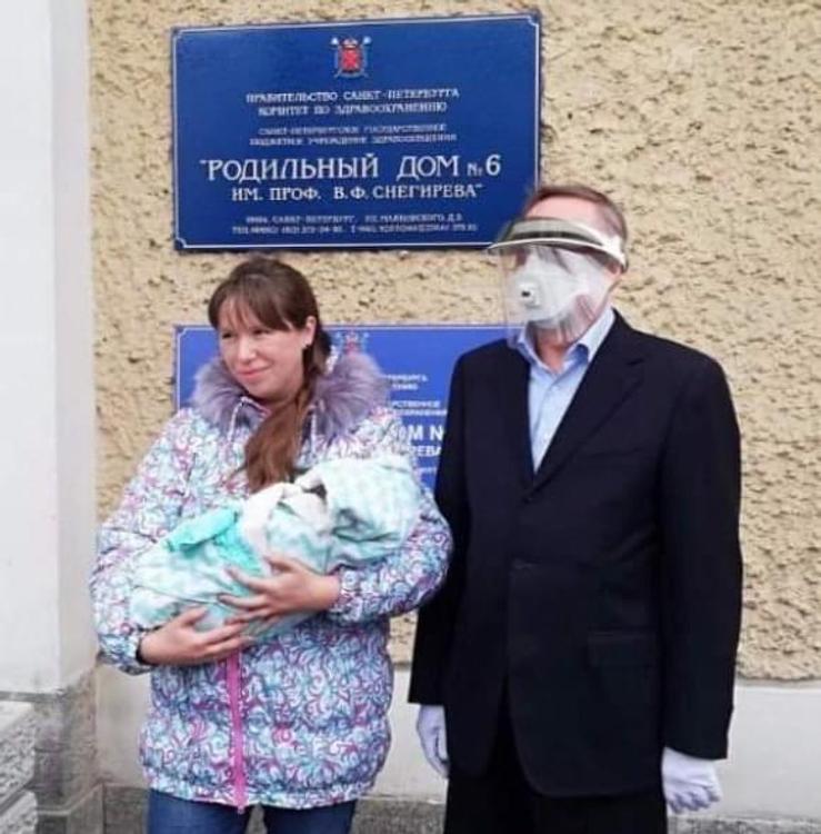 Губернатор Петербурга Александр Беглов «прямо отец года после апокалипсиса», смеются пользователи Сети