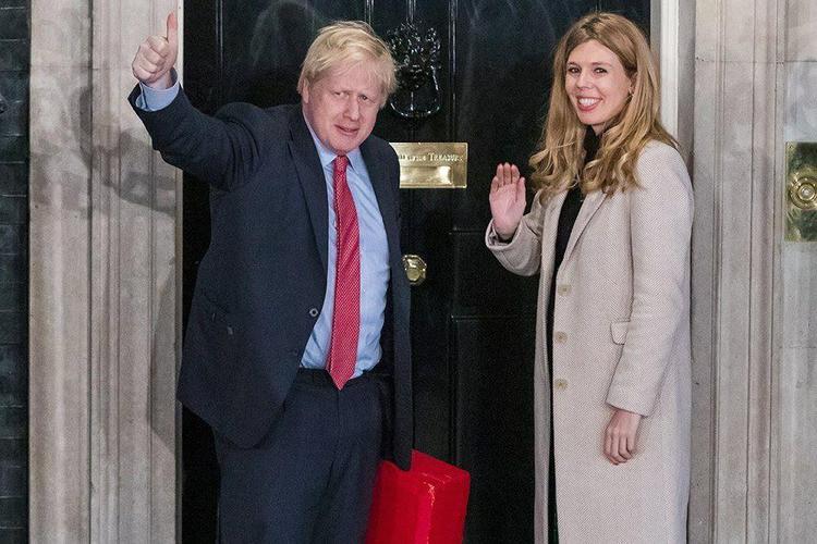 Премьер Великобритании Борис Джонсон назвал сына в честь двух врачей, спасших ему жизнь, когда он заразился коронавирусом