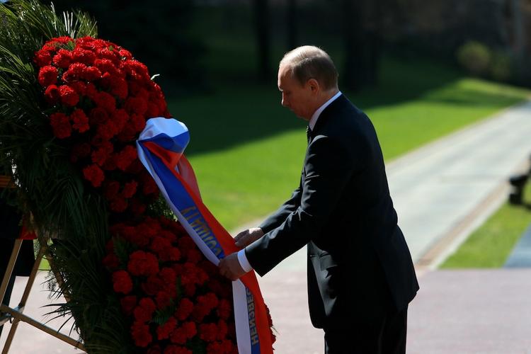 Кремль: Путин возложит цветы к вечному огню в 10 утра 9 мая