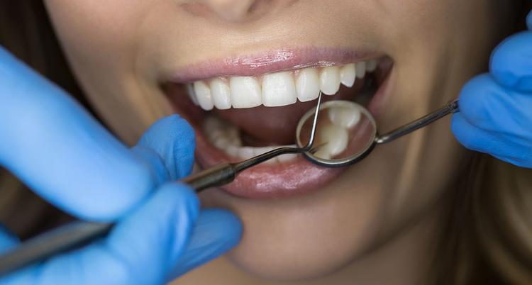 Зачем вставлять и реставрировать зубы