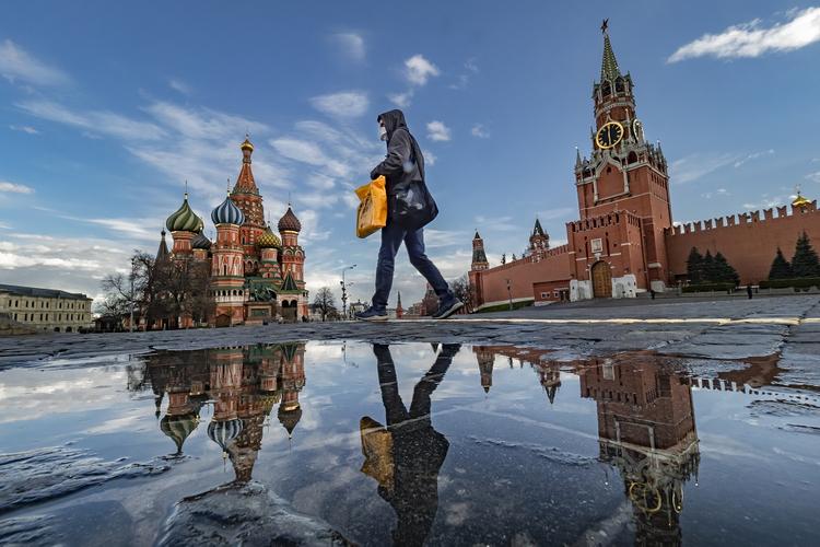 В Москве вводится режим обязательного ношения масок и перчаток в транспорте