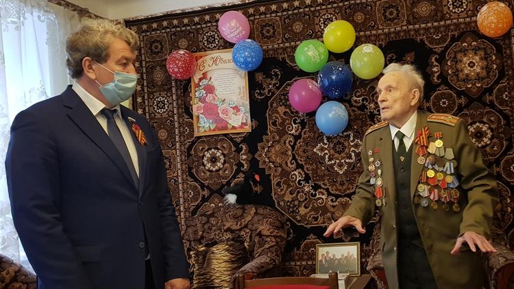 Южноуральский фронтовик получил поздравление от депутата Госдумы