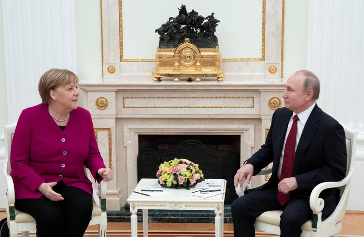 Путин и Меркель обменялись поздравлениями в связи с 75-й годовщиной освобождения  мира от фашизма