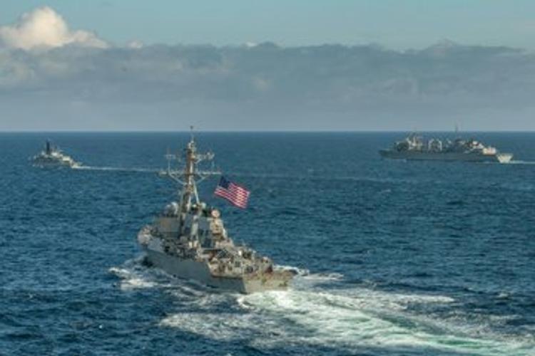 В Интернете появились фото группировки кораблей НАТО в Баренцевом море