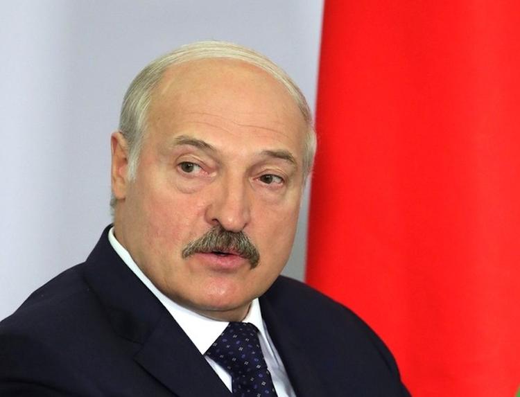 Лукашенко поздравил Путина с 75-й годовщиной Победы