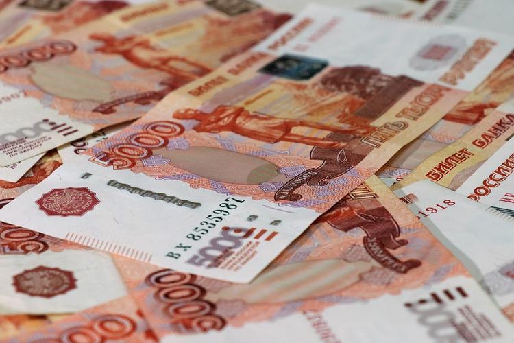 Экономический эксперт считает,  что  рубль может ждать девальвация 