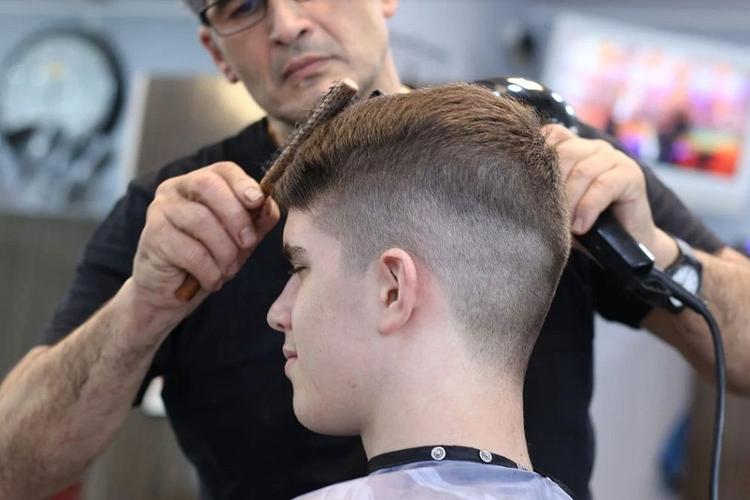 Власти Карелии разрешили открыть парикмахерские при соблюдении целого ряда условий