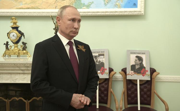 Путин дал поручения  правительству по  борьбе с коронавирусом  и восстановлению экономики 