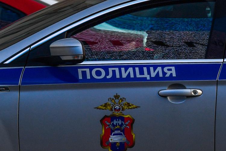 Злоумышленник на украденной машине сбил в Москве полицейского