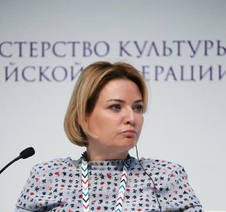 Заразившаяся COVID министр культуры Любимова  поделилась, что ей помогает пережить «страхи и тревоги» 