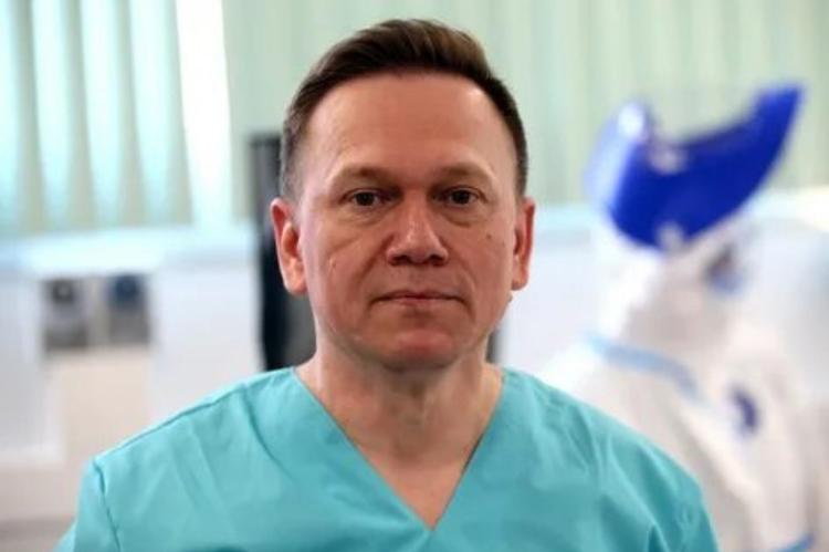 Российский врач вернулся из Германии в Москву, чтобы помочь больным коронавирусом