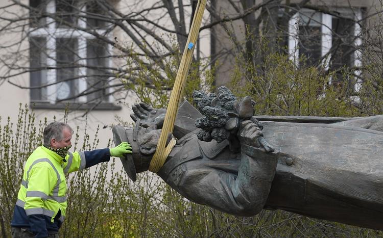 Дочь маршала Конева не хочет восстановления памятника полководцу в Праге
