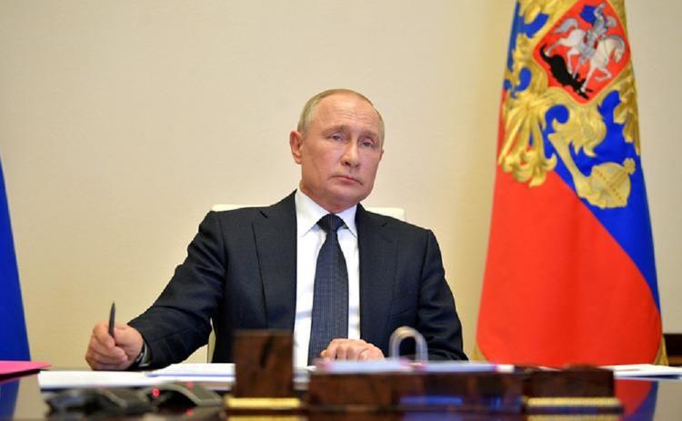 Владимир Путин раскритиковал «канитель» с доплатами медикам