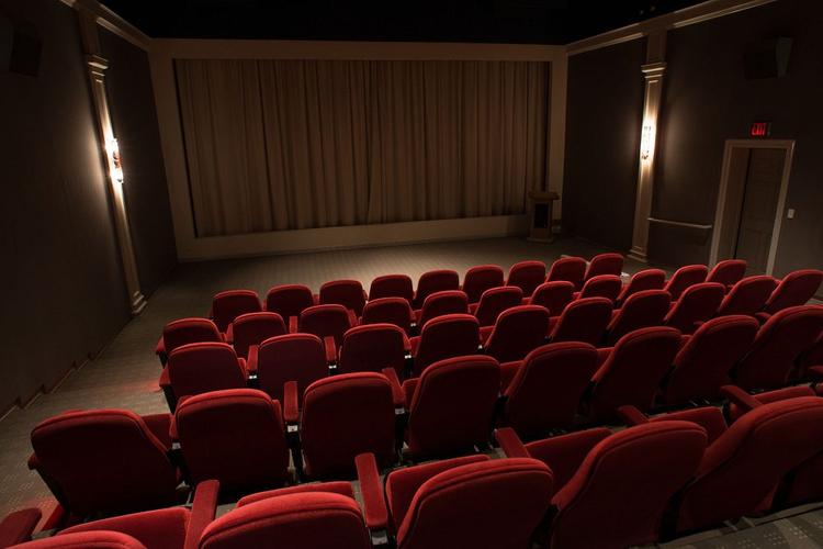 Смоленские власти приняли решение снова закрыть все кинотеатры