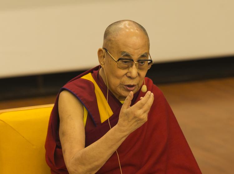 Далай-лама в выходные объяснит, как справиться с тревогой в период пандемии COVID-19