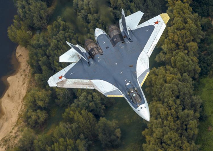 Известно об испытаниях Су-57 на базе летающей лаборатории Т-50