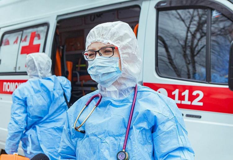 В Иркутске врачи «скорой» записали видео, где пожаловались на невыплату обещанных президентом надбавок за работу во время пандемии