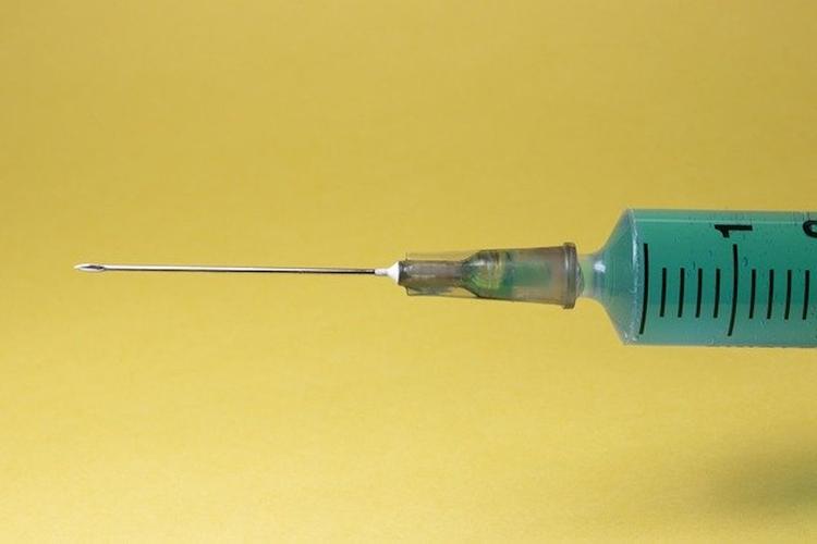 В России вакцину от COVID-19 могут зарегистрировать в августе
