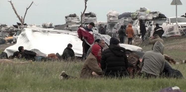 Тысячи граждан Средней Азии живут в палатках и не могут покинуть Россию