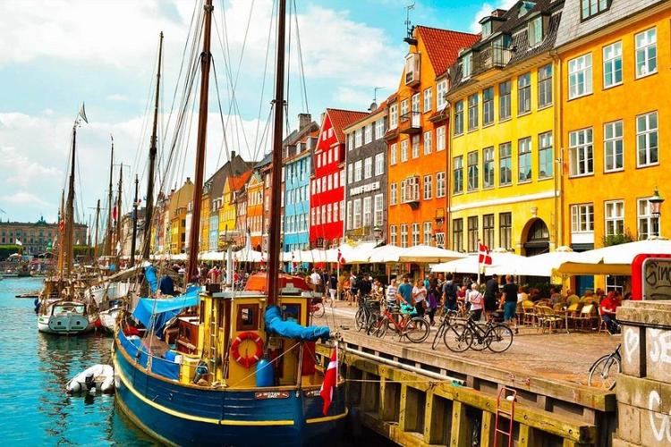 В Дании решили открыть кафе, рестораны и пабы 