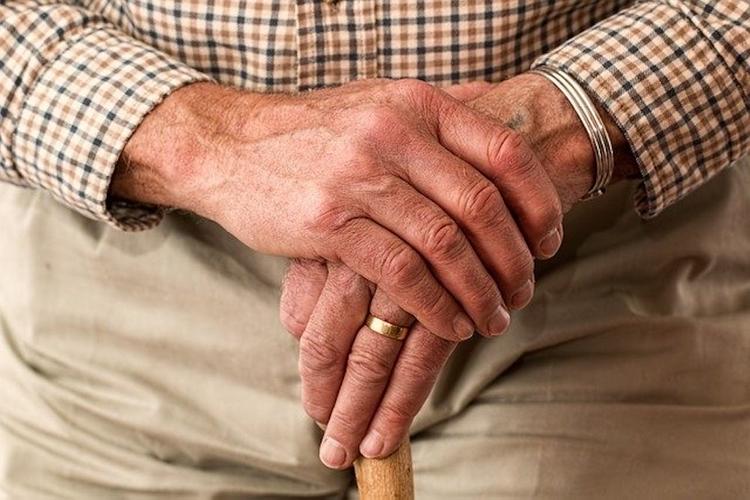 Челябинский врач заявил, что борьба с COVID-19 «вредит» пенсионерам